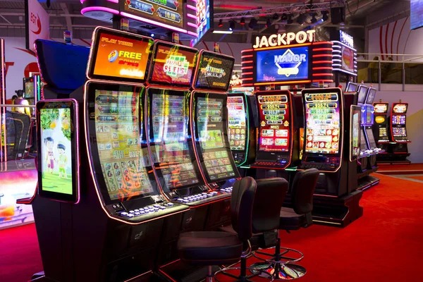 Texas Hold'em Bonus live dealer table on mobile phone
